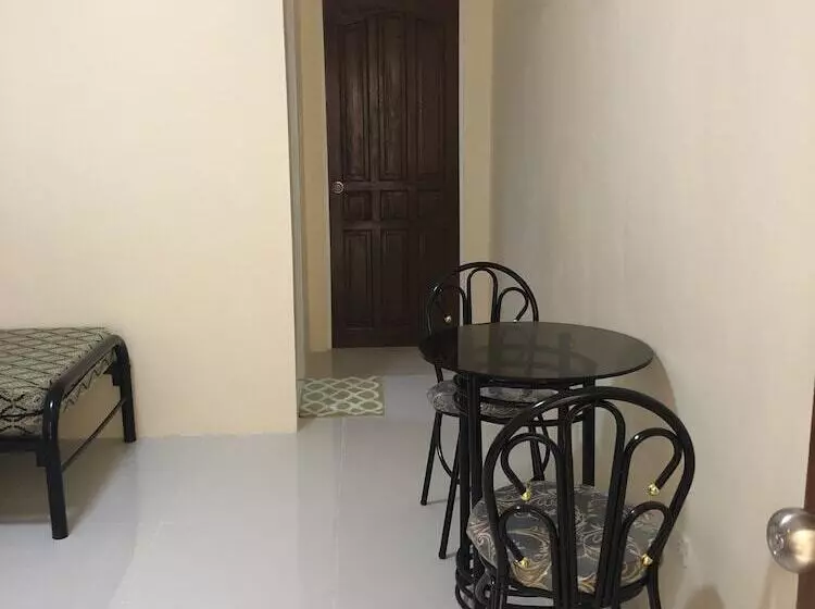ホテル Ddd Habitat, Inc   Bacolod