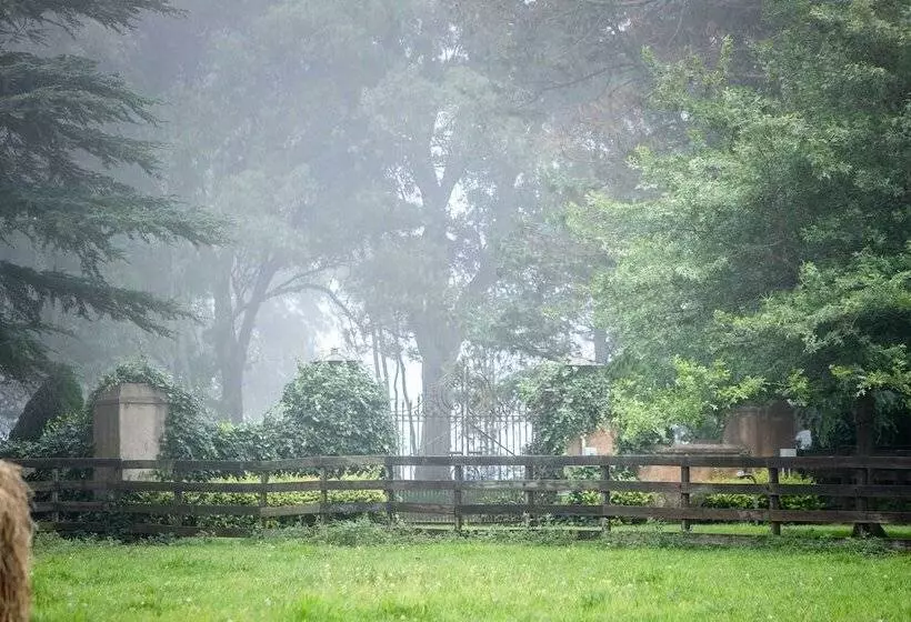 ホテル Hartford House