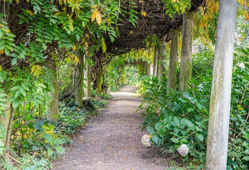 فندق Hartford House