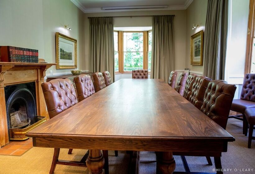 فندق Hartford House