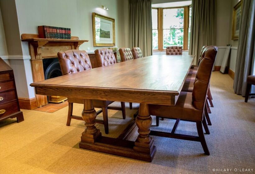 فندق Hartford House