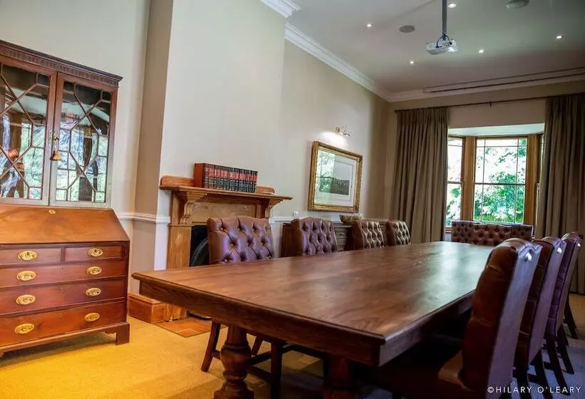 ホテル Hartford House