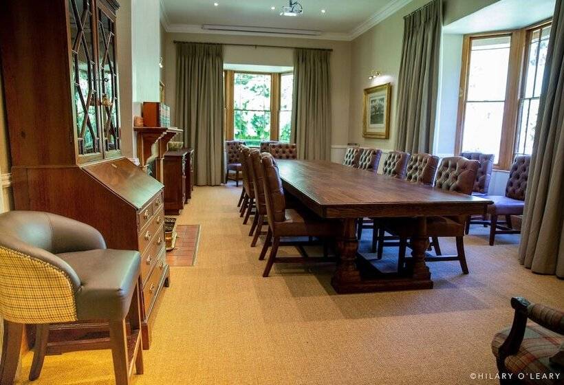 فندق Hartford House