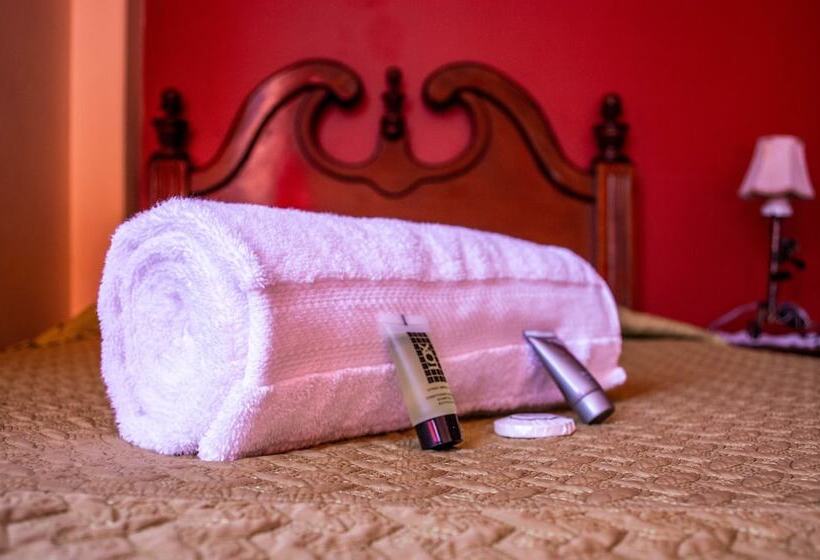 هتل Lost Inn La Paz