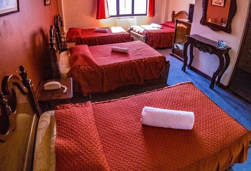 هتل Lost Inn La Paz