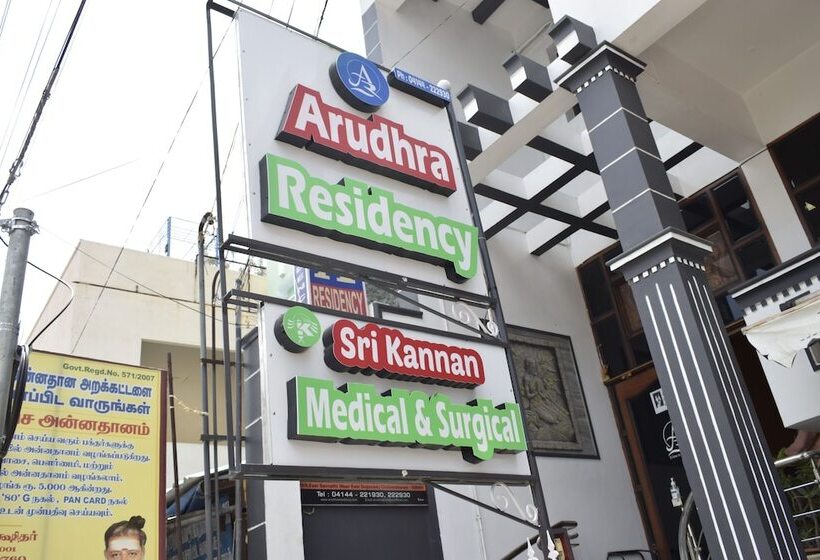 펜션 Arudhra Residency