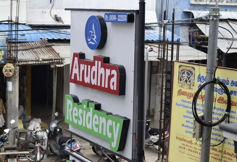 ペンション Arudhra Residency