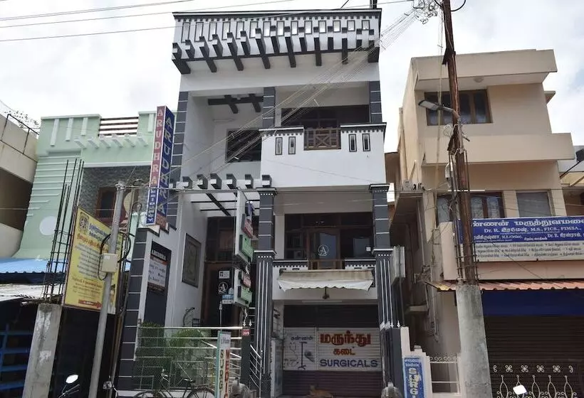 ペンション Arudhra Residency