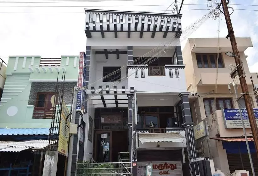 ペンション Arudhra Residency
