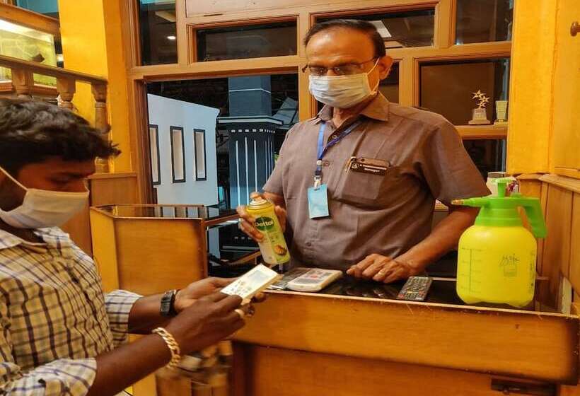 펜션 Arudhra Residency