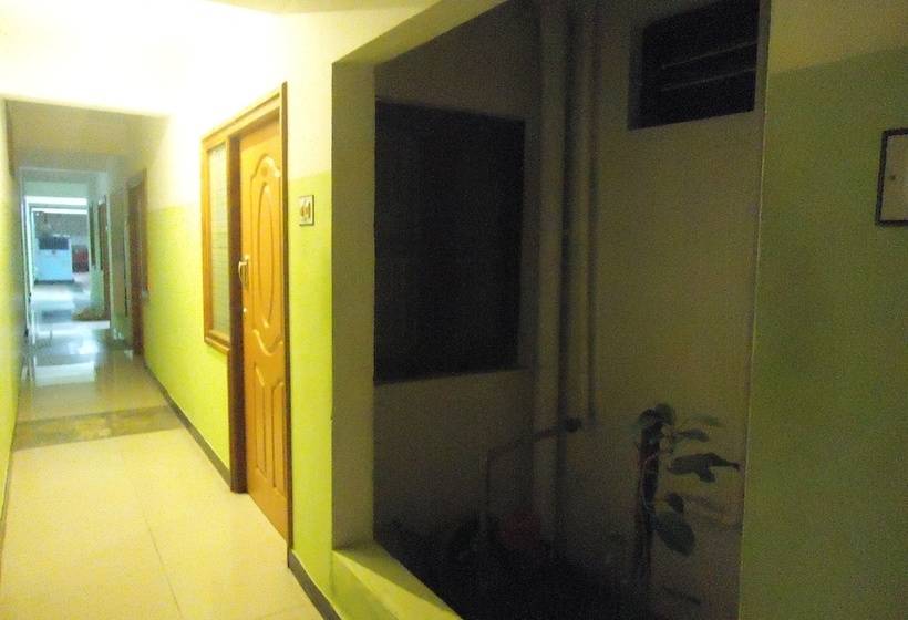 펜션 Arudhra Residency