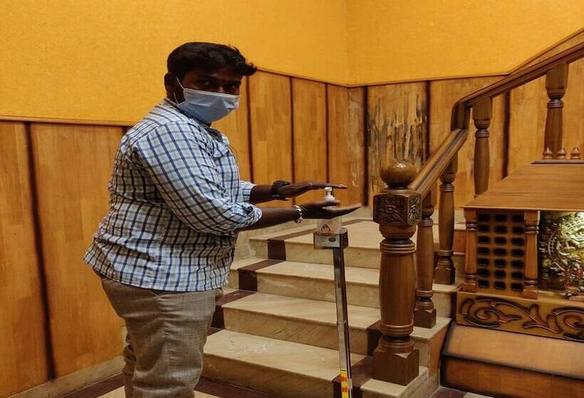 펜션 Arudhra Residency