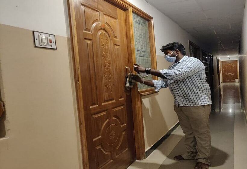 펜션 Arudhra Residency