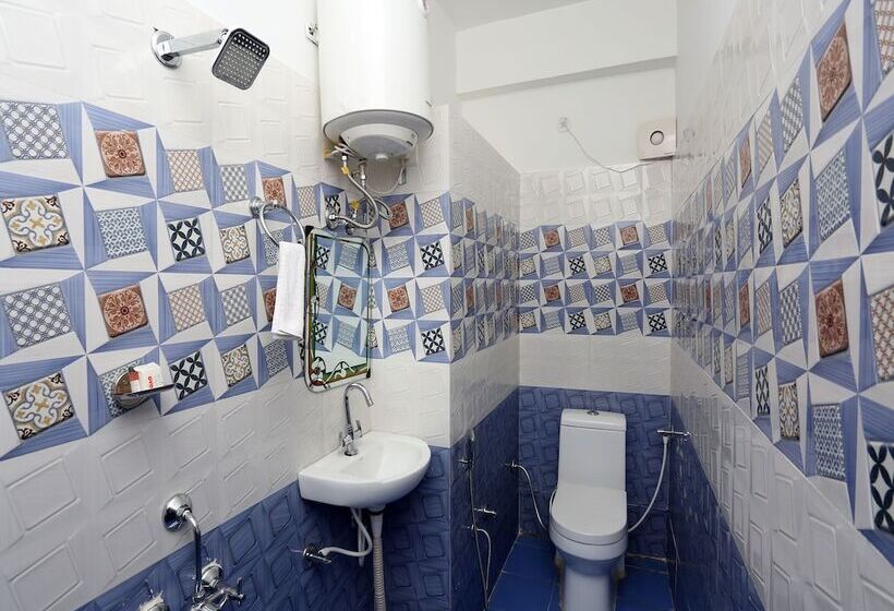 Ss Hotel By Oyo Rooms