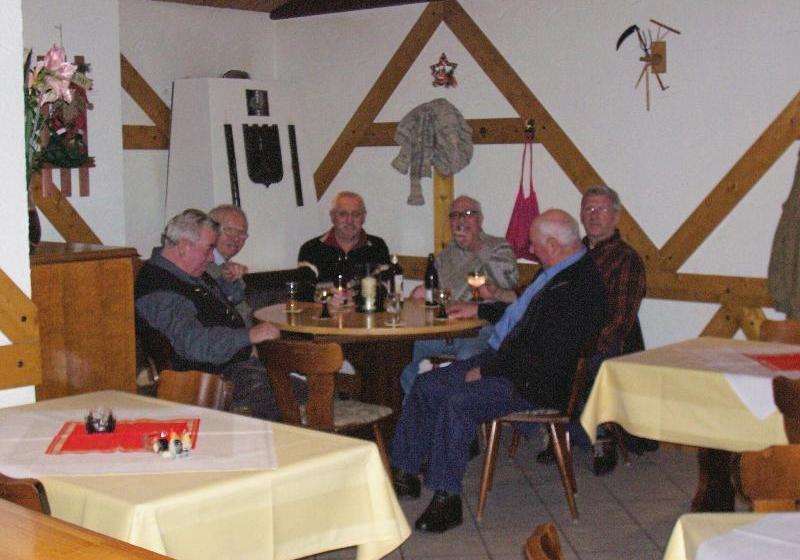 فندق فئة نجمة واحدة Gasthaus Zum Hahn