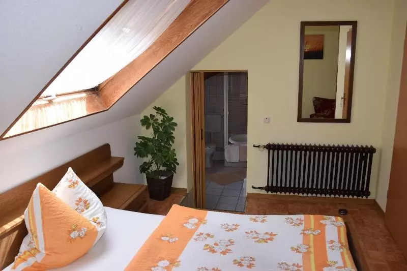 Hostelli Gasthaus Zum Hahn