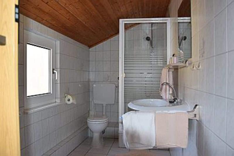 فندق فئة نجمة واحدة Gasthaus Zum Hahn