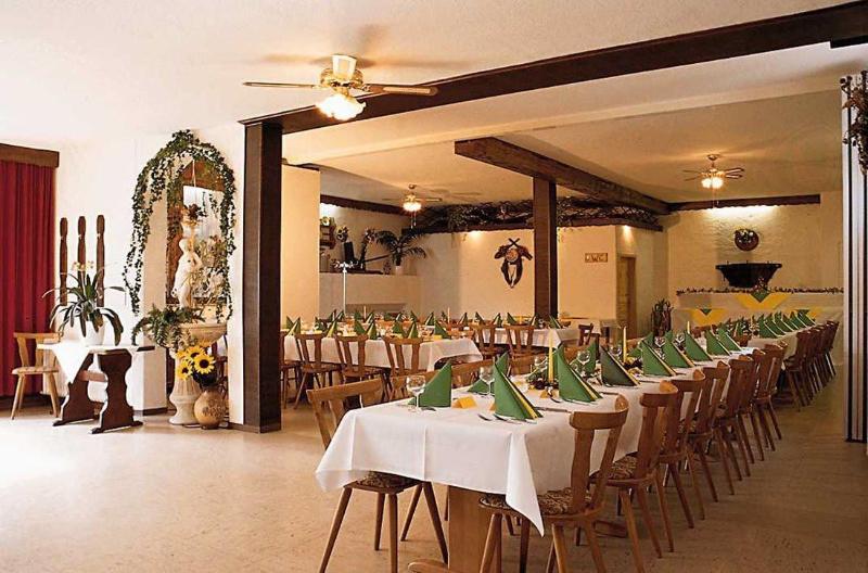 فندق فئة نجمة واحدة Gasthaus Zum Hahn