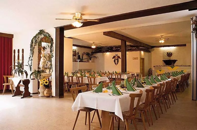 Hostelli Gasthaus Zum Hahn