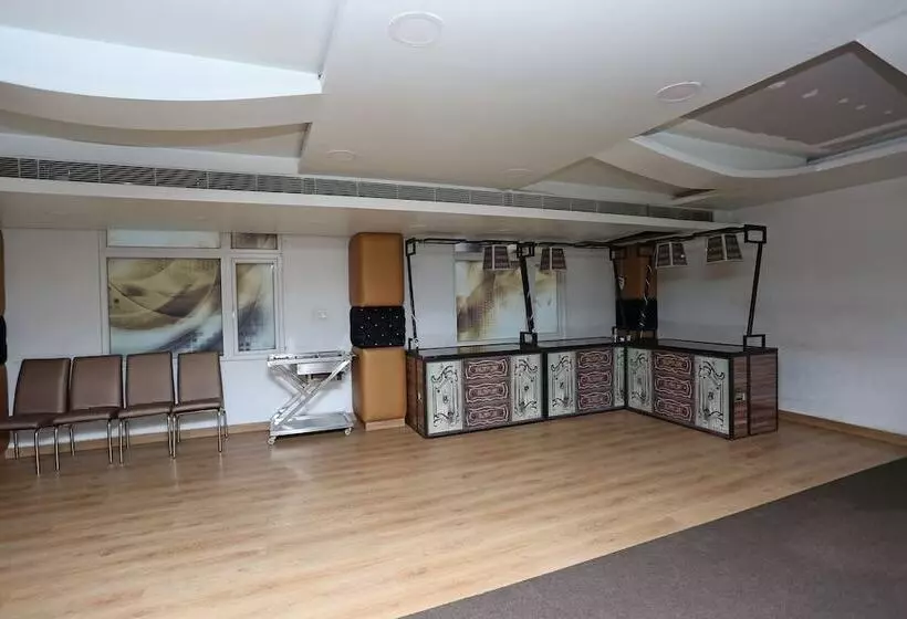 ホテル Capital O 5663 Gs Inn