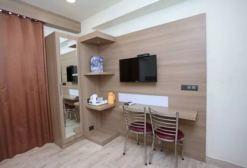 ホテル Capital O 5663 Gs Inn