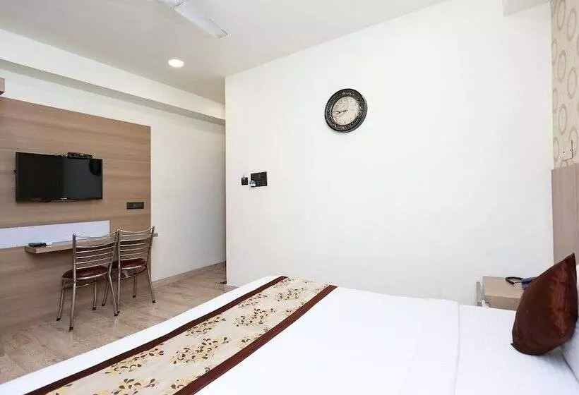 ホテル Capital O 5663 Gs Inn