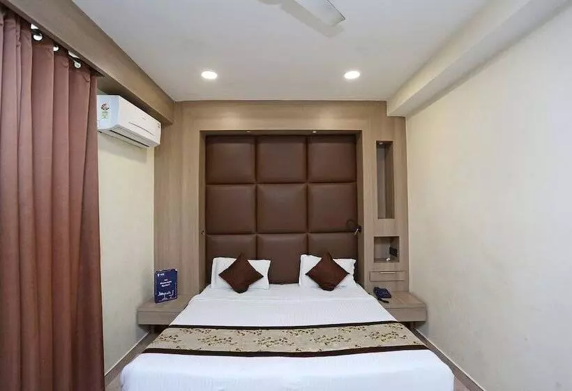 ホテル Capital O 5663 Gs Inn