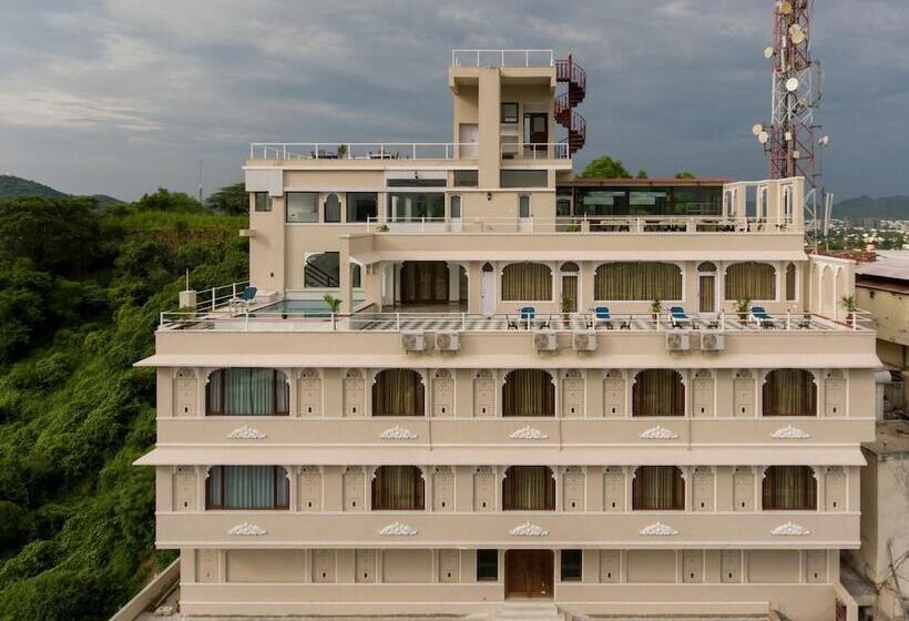 Отель The Raj Kuber