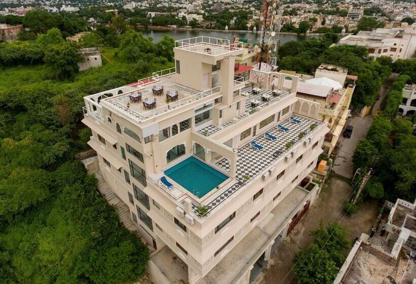 Отель The Raj Kuber