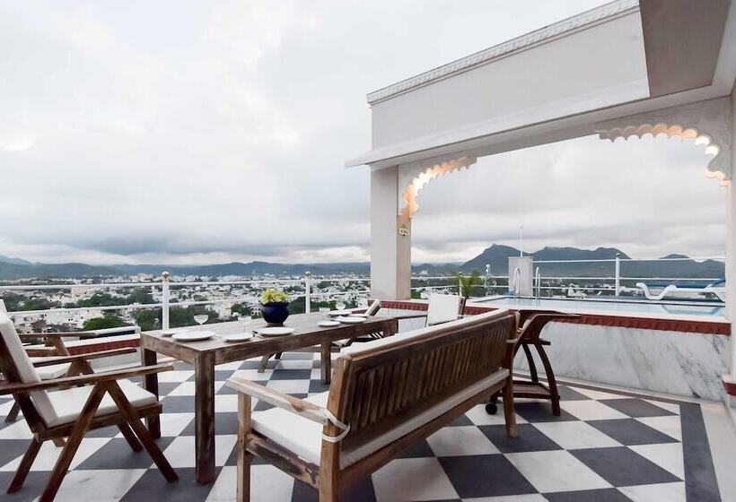 Отель The Raj Kuber