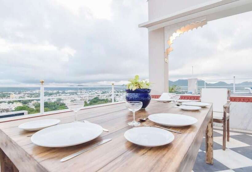 Отель The Raj Kuber