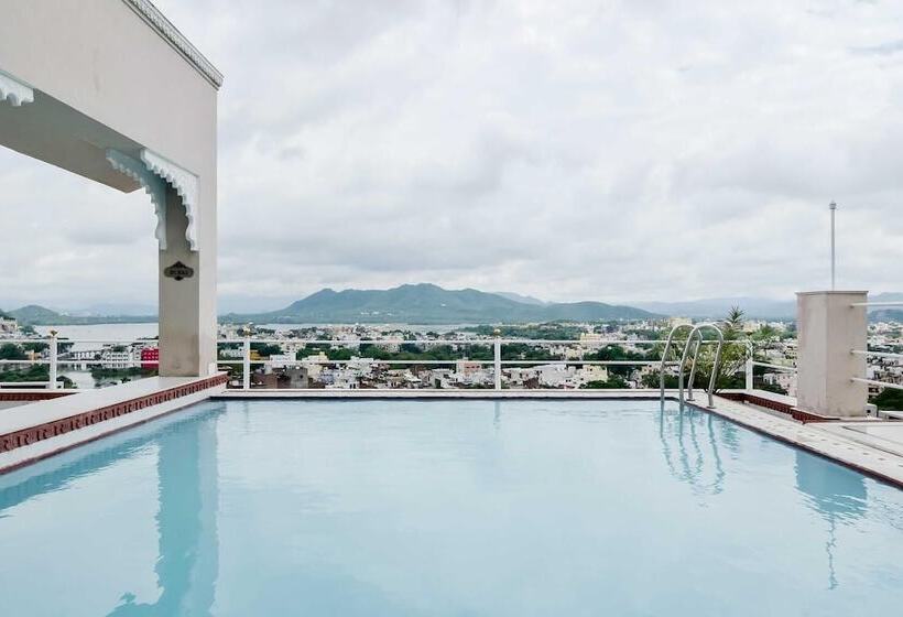 Отель The Raj Kuber