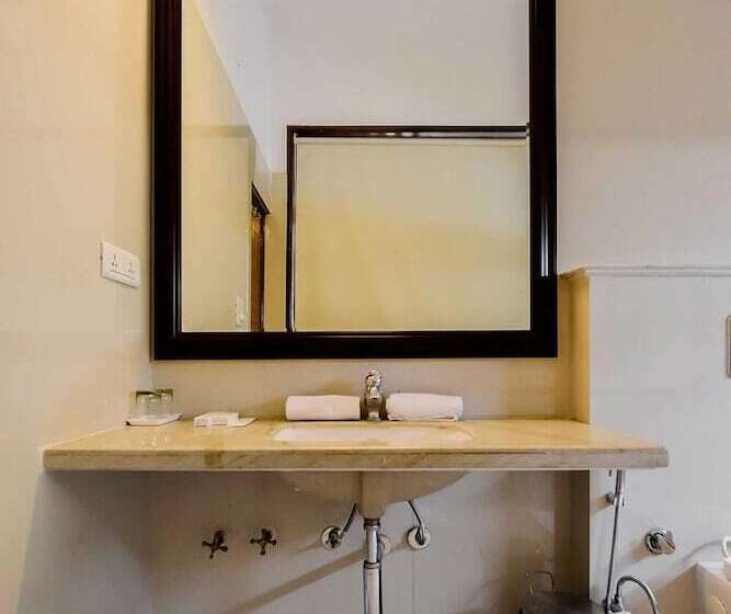 Отель The Raj Kuber