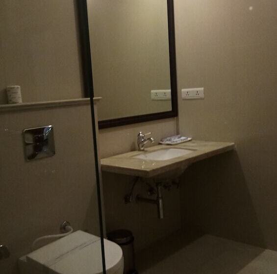 Отель The Raj Kuber