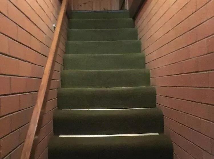 Ovensview On Riverside