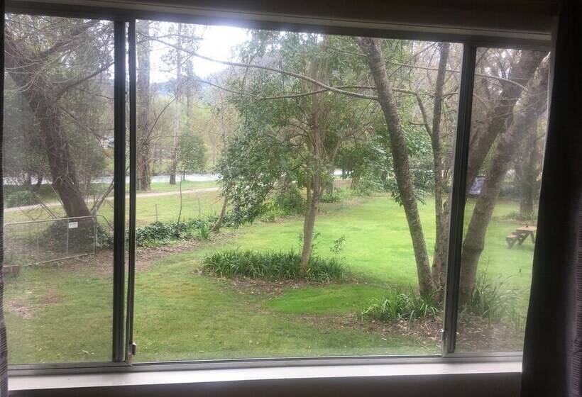 Ovensview On Riverside