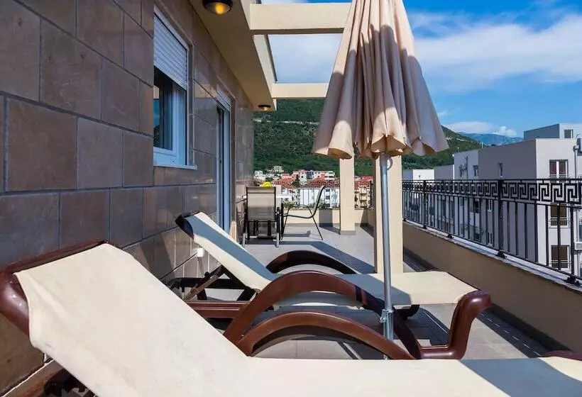 Almare Apartments  Budva