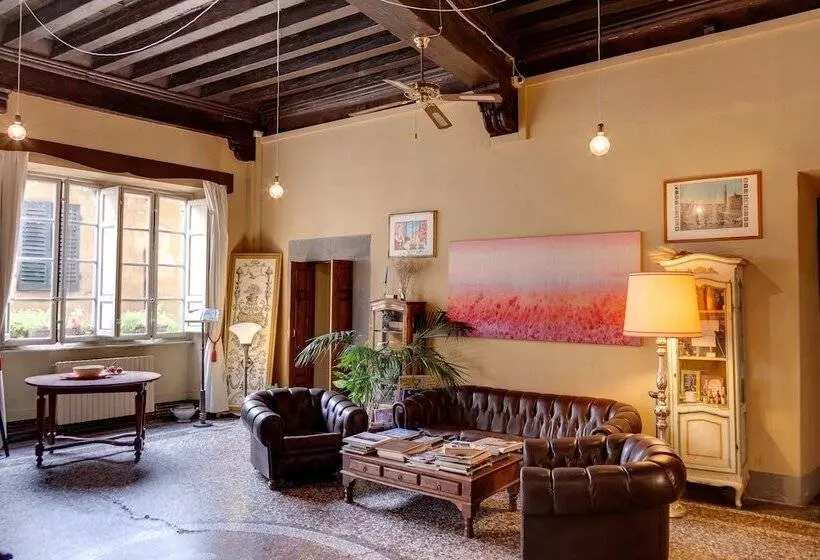 تختخواب و صبحانه La Romea Residenza D Epoca