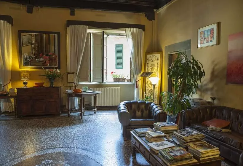 تختخواب و صبحانه La Romea Residenza D Epoca