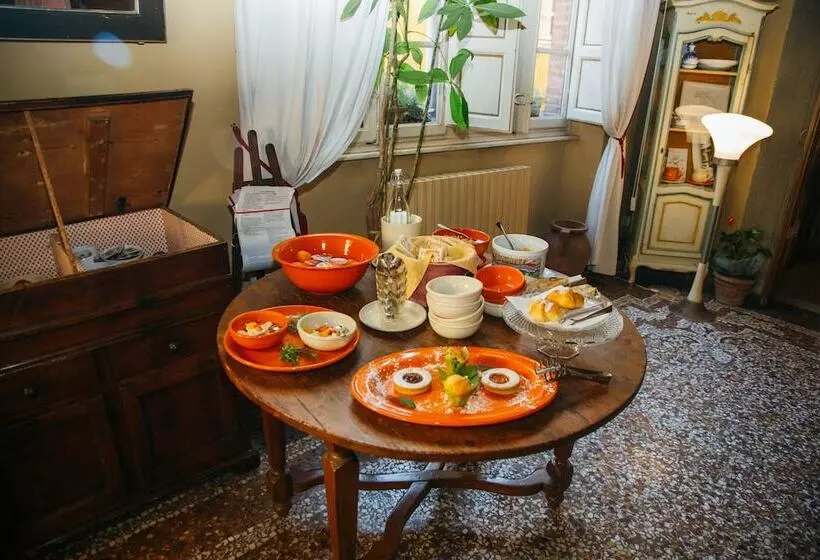 تختخواب و صبحانه La Romea Residenza D Epoca