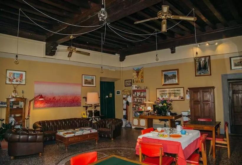 تختخواب و صبحانه La Romea Residenza D Epoca