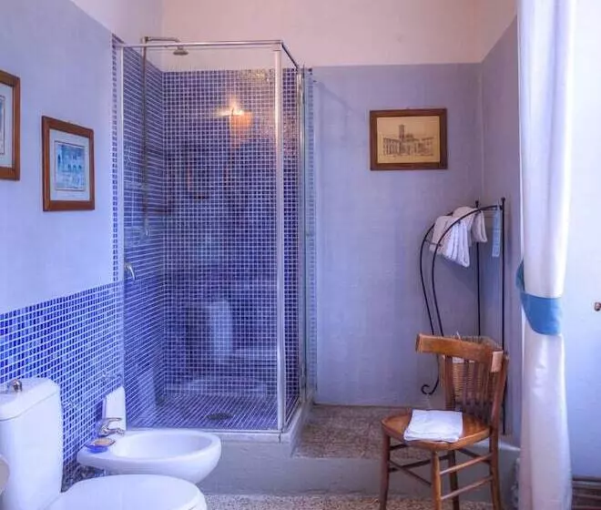 تختخواب و صبحانه La Romea Residenza D Epoca