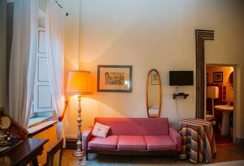 تختخواب و صبحانه La Romea Residenza D Epoca