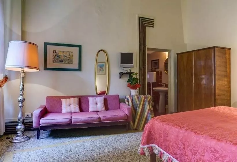 تختخواب و صبحانه La Romea Residenza D Epoca