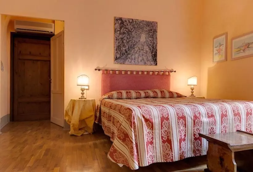 تختخواب و صبحانه La Romea Residenza D Epoca