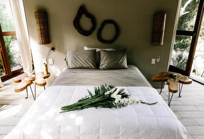 Hotel Mamasan Treehouses & Cabins