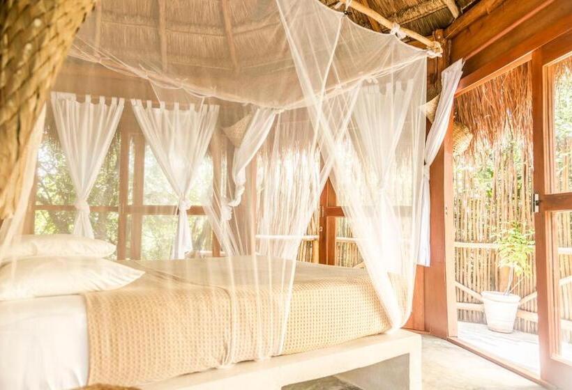 Hotel Mamasan Treehouses & Cabins