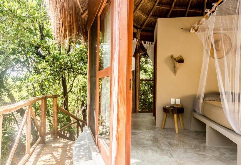 Hotel Mamasan Treehouses & Cabins