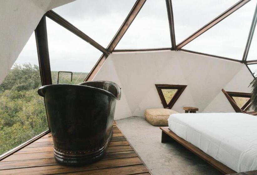 Hotel Mamasan Treehouses & Cabins