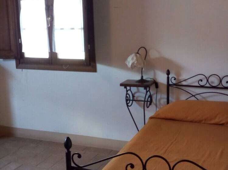 בית מלון כפרי Podere Della Collina